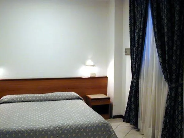 Отель Astoria 3*